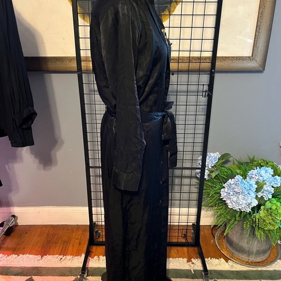 Elegant Black Maxi Dress - Picture 4 of 9